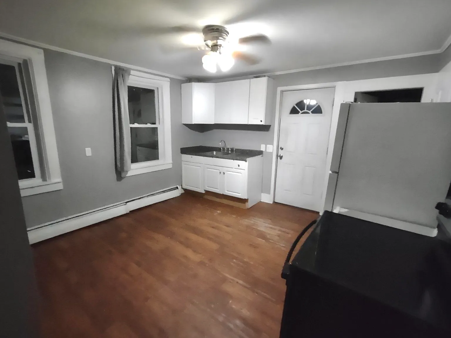 2 bed, 1.0 bath, 3236 sqft, $1,650 — Photo 2
