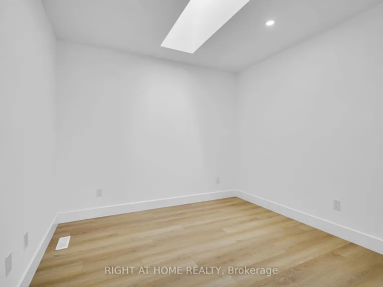 3550 Emily Carr Ln — Photo 16
