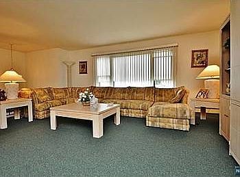 3rd image of 147 Forest Ave