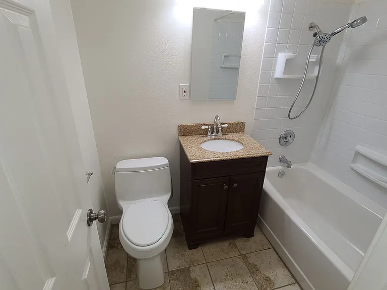 851 Taft Ave — Photo 11