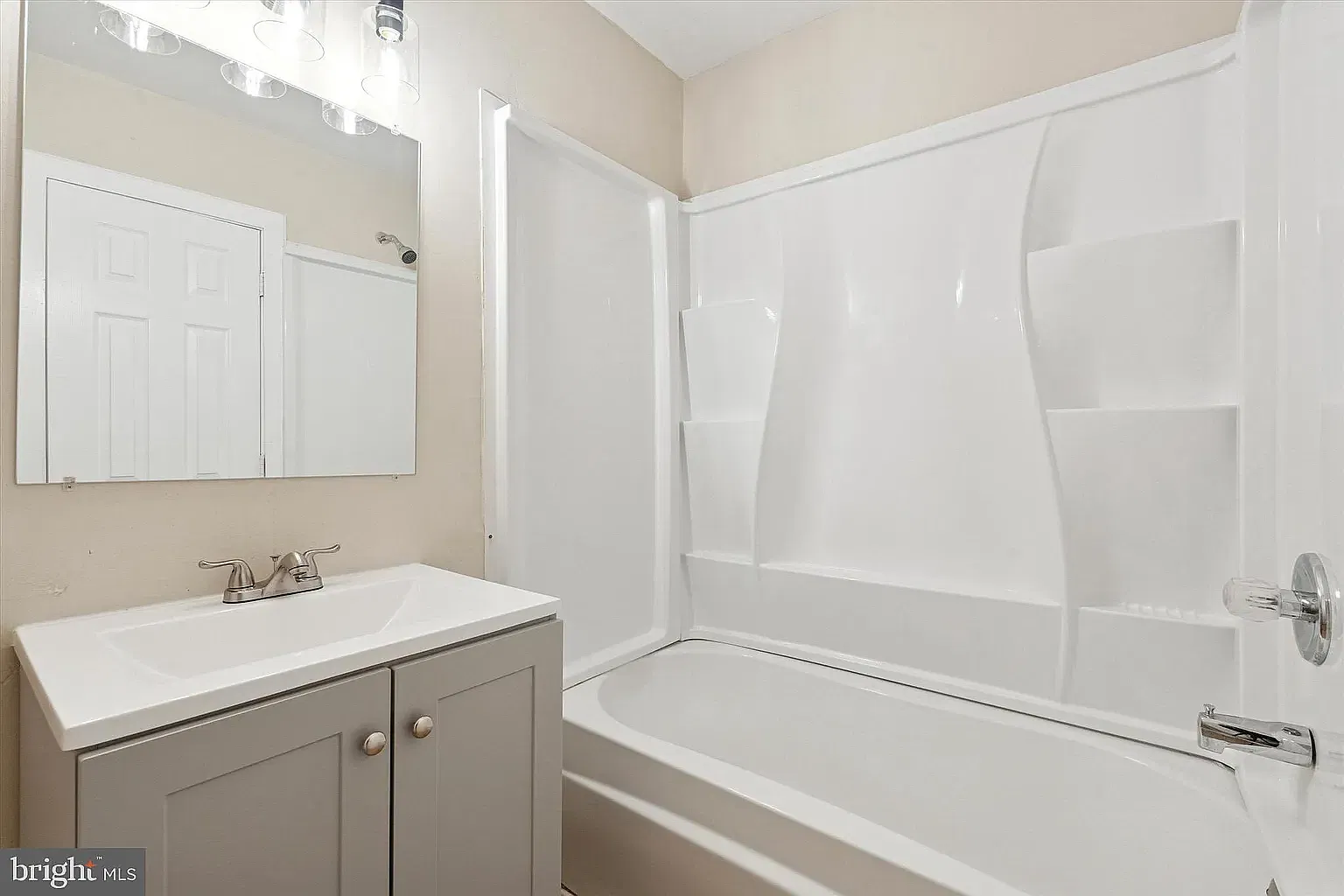 2 bed, $1,800 — Photo 3