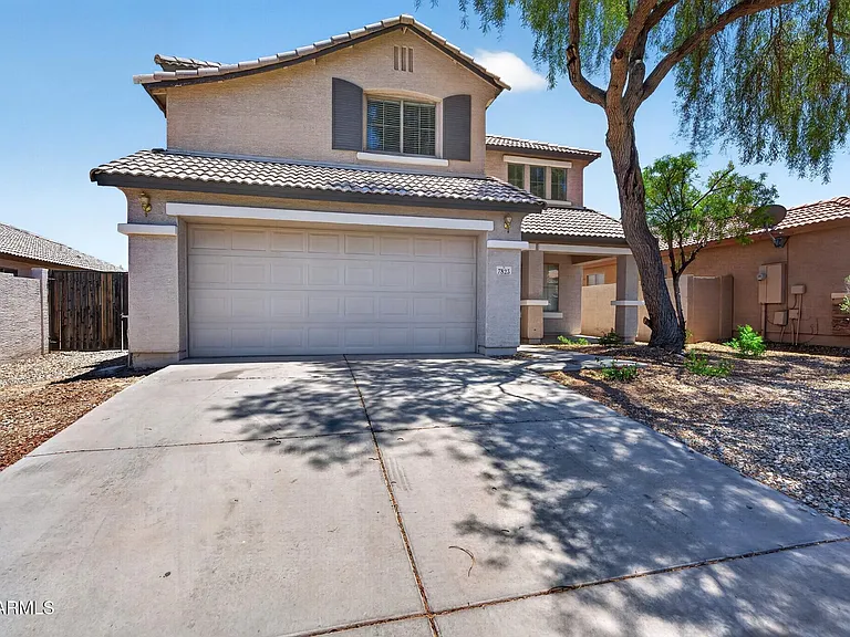7823 S 48th Ln — Photo 3