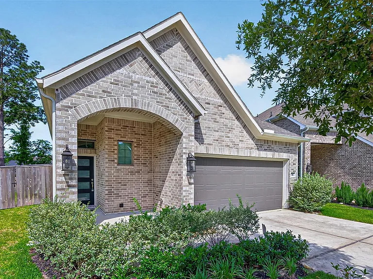 516 Shine Ct — Photo 2