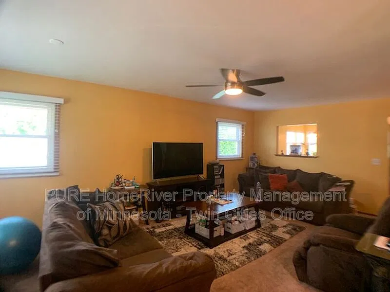 4 bed, 2.0 bath, 1476 sqft, $2,649 — Photo 2