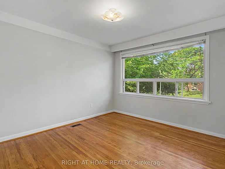 426 Seaton Dr #UPPER — Photo 13