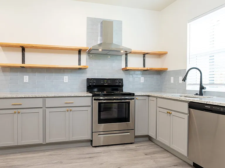 2885 N Oliver St — Photo 21