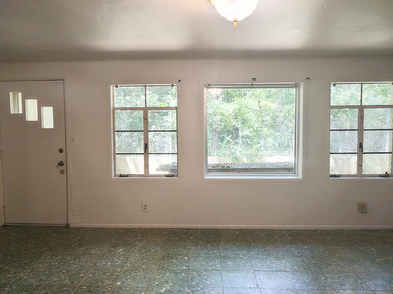 3409 E Starr Ave — Photo 3