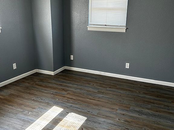 4th image of 713 Oak St APT 8
