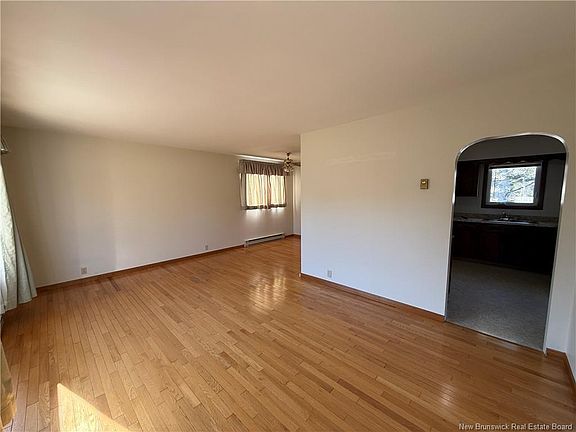 4th image of 315 Royal Rd