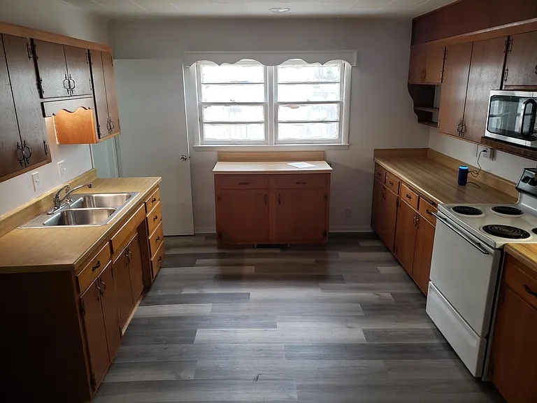 158 NW Holman St — Photo 14