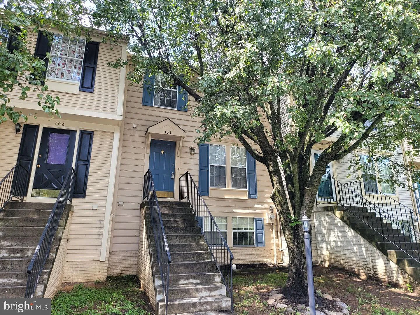 3 bed, 2.5 bath, 1720 sqft, $1,985 — Photo 2