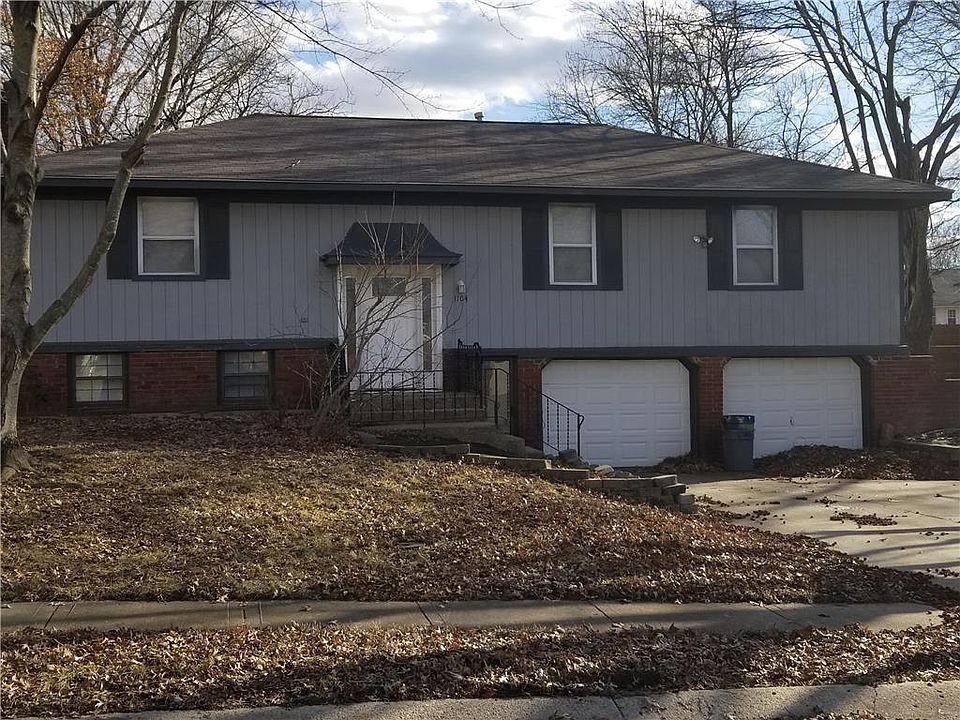 1st image of 1104 SW Skyline Dr