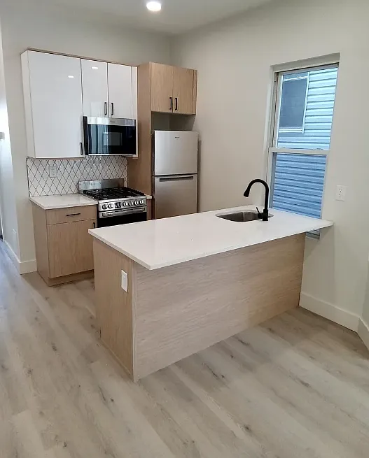 2 bed, 800 sqft, $2,100 — Photo 3