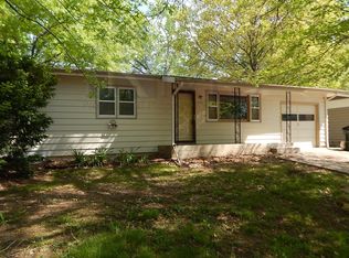 206 NE Spruce Ln, Topeka, KS 66617