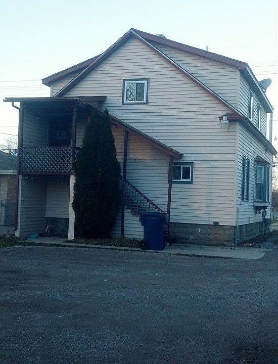 2nd image of 1916 Kosciuszko Ave