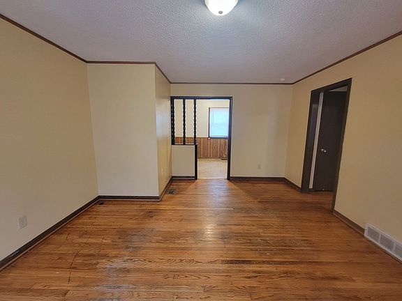 2nd image of 603 N Westwood Dr