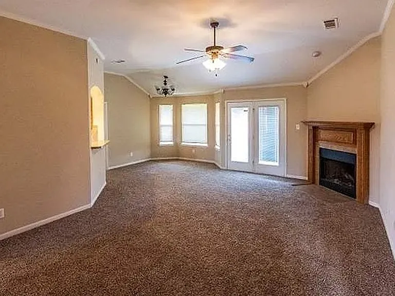 3705 Salt Fork Dr — Photo 2
