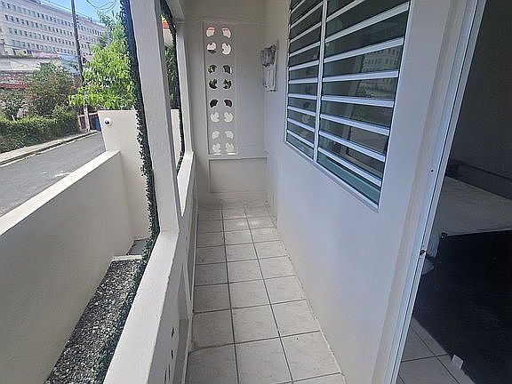 2nd image of 1064 Calle Del Gdn