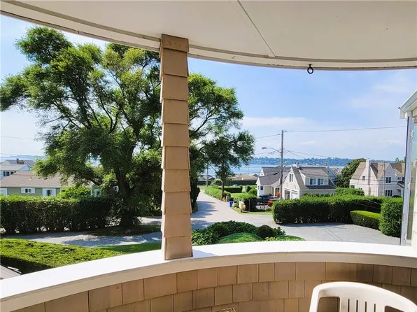 152 Tuckerman Ave APT 14, Middletown, RI 02842