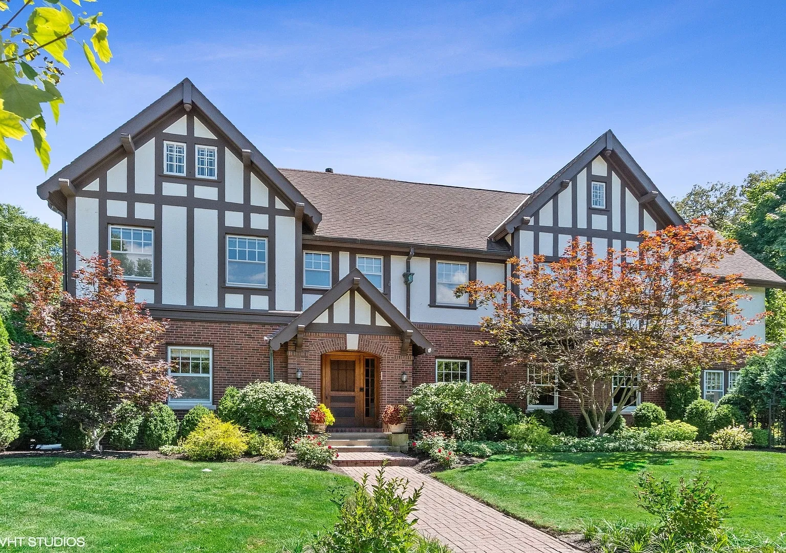 9 bed, 7.5 bath, 10000 sqft, $14,770 — Photo 1