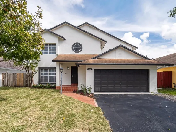18703 NW 77th Pl, Hialeah, FL 33015