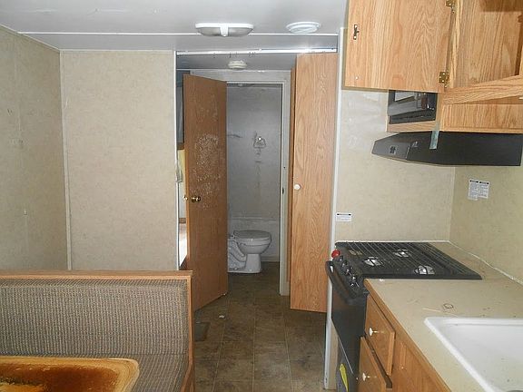 5th image of 1501 Little John Dr