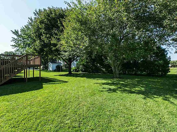 3rd image of 106 8th Ave NW