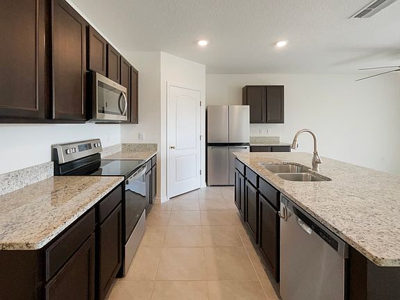 5th image of 948 Brooklet Dr