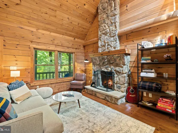 47 Gore Rd, Castleton, VA 22716