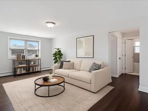 Whitehouse Apartments