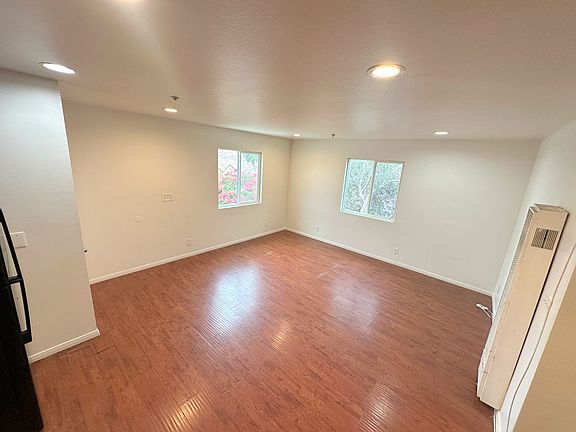 2nd image of 1122 W 93rd St