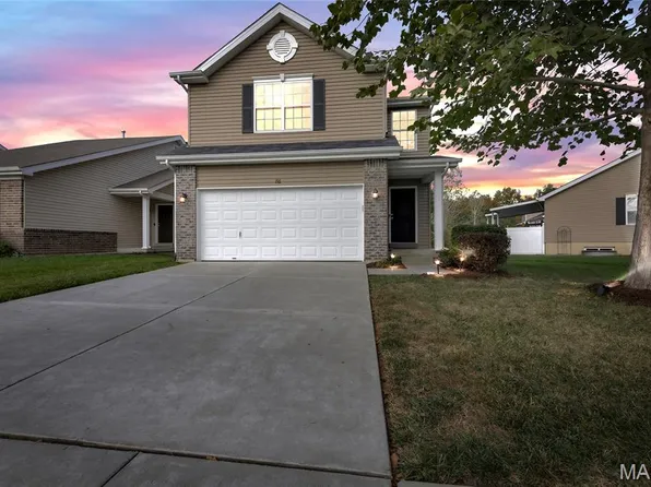 716 College Park Dr, Wentzville, MO 63385