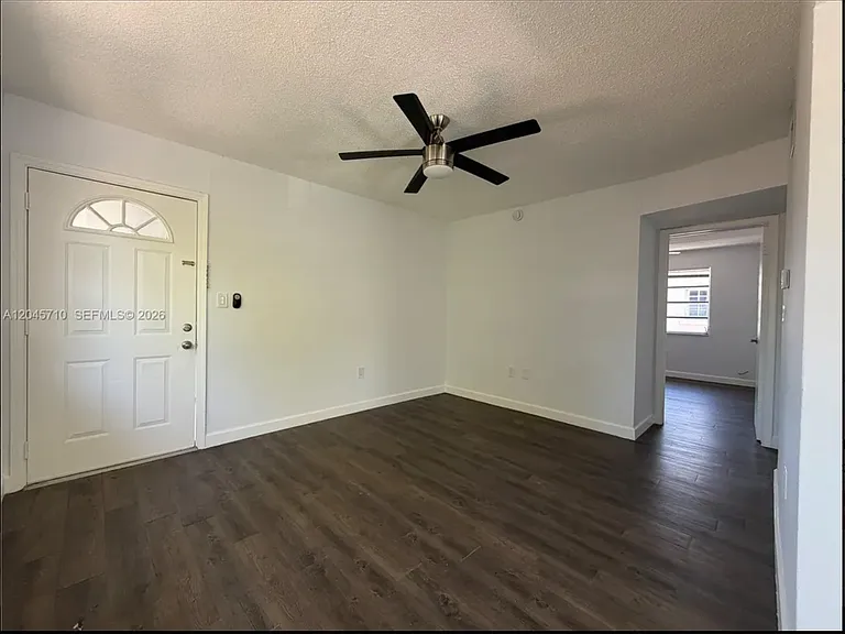 5954 NE 4th Ct #6 — Photo 5