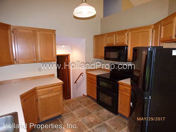 5th image of 1561 NE Greensword Dr
