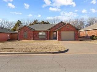 121 Elmwood Ave, Weatherford, OK 73096