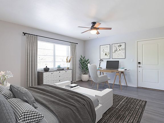 2nd image of 814 E 9th St APT 2