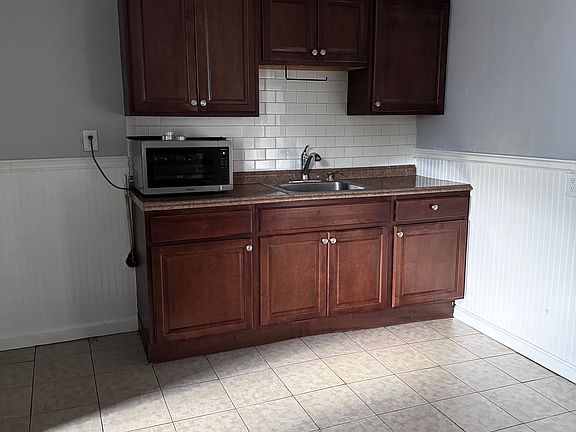 5th image of 1825 Hyde Park Ave #2