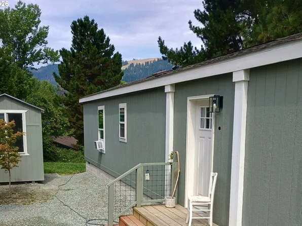 1003 Arburnia St, Myrtle Creek, OR 97457