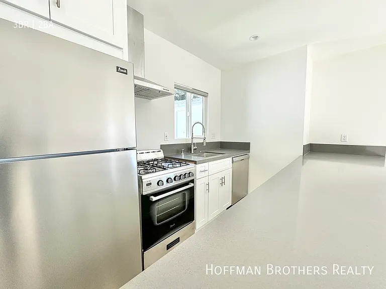 2429 W Avenue 33 — Photo 4