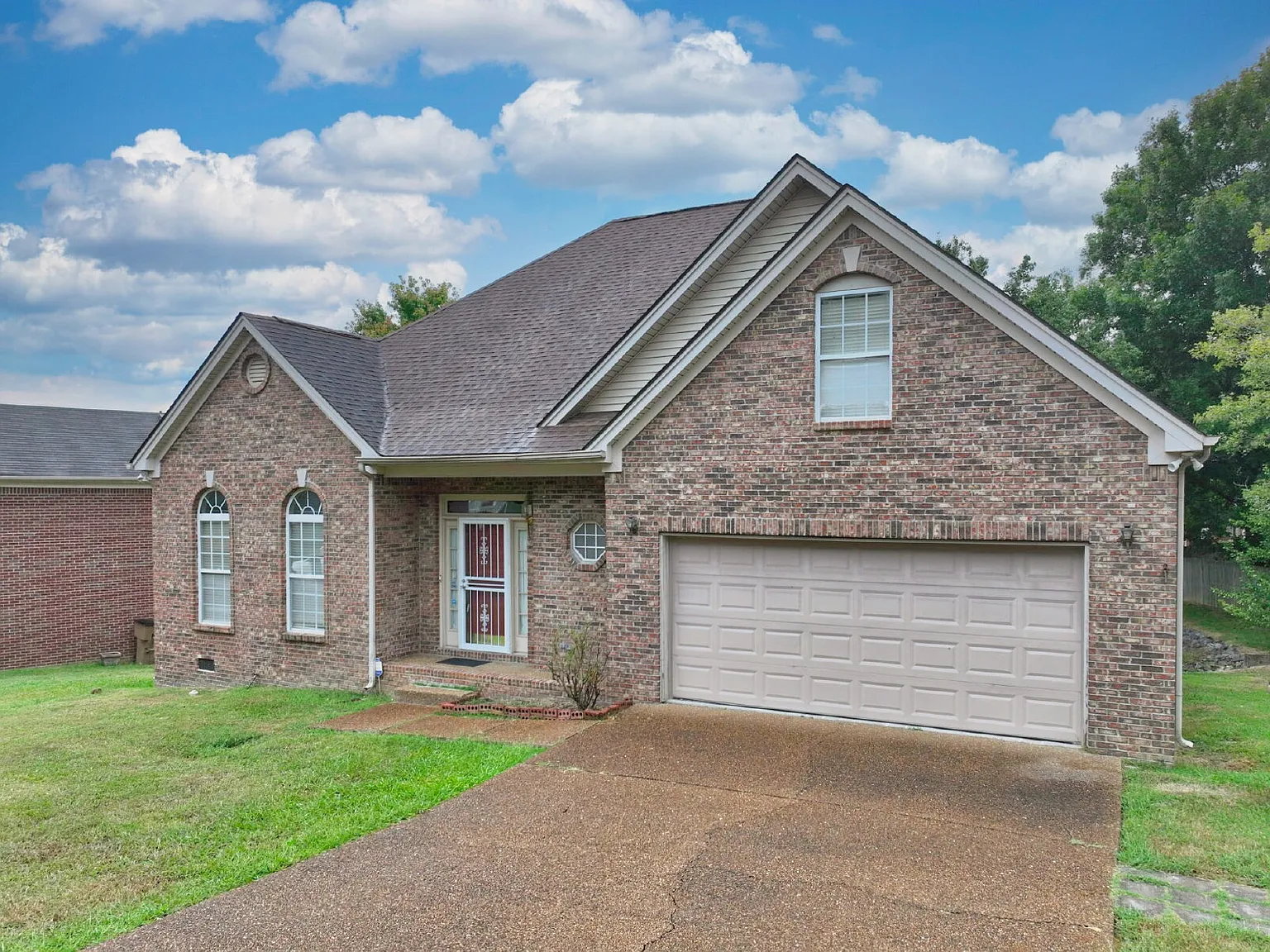 3 bed, 2.5 bath, 2434 sqft, $3,400 — Photo 1