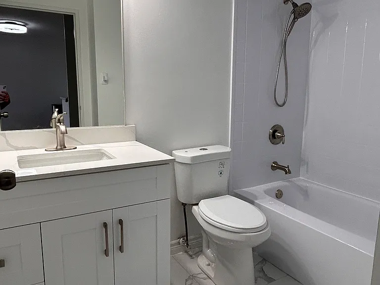 858 Commissioners Rd E #906 — Photo 9