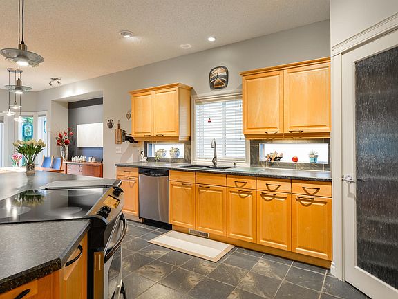 3rd image of 16 Longview Close
