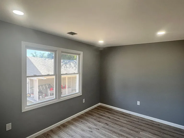 33 Obal Ave — Photo 5