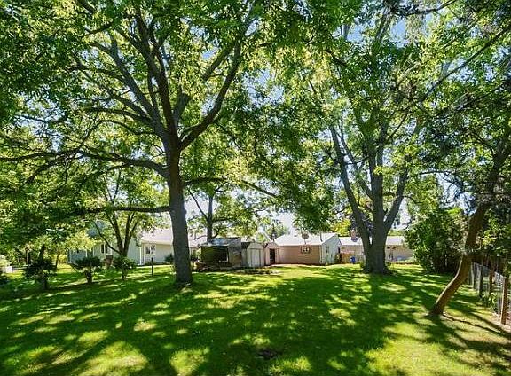 4th image of 1941 Larpenteur Ave E