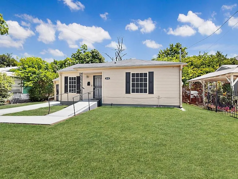 2538 Stovall Dr — Photo 4