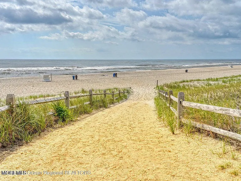 30 M St #SUMMER RENTAL — Photo 36