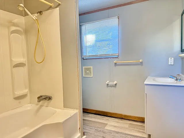 205 W Conyers Ave #6 — Photo 4