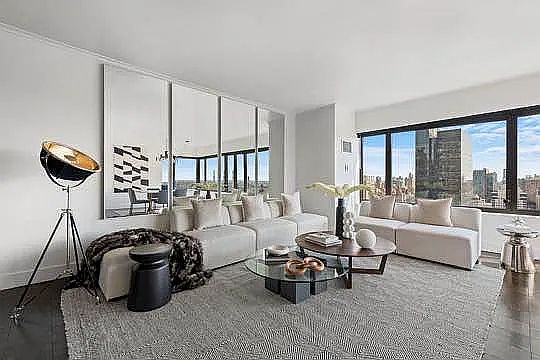 4th image of 425 E 58th St APT 32F