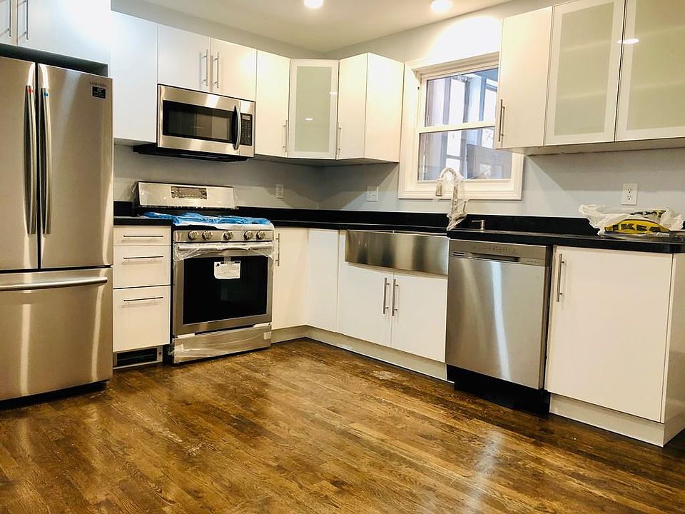 2nd image of 27 John St #2