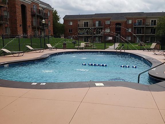 5th image of 2612 S 70th St #42